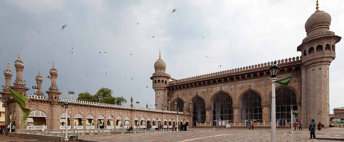 Mecca Masjid - Historical Monuments