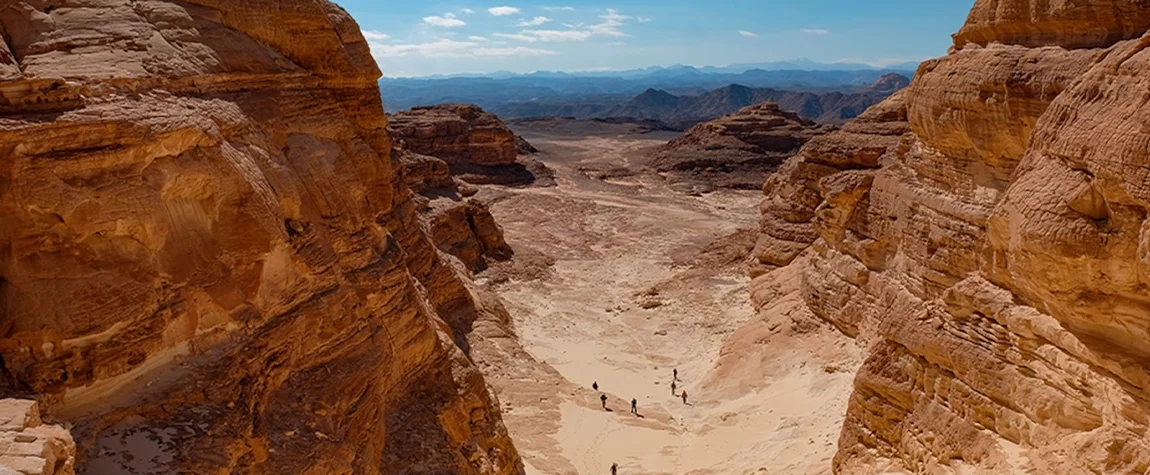 Hiking in the Sinai Peninsula - red sea diving in Egypt