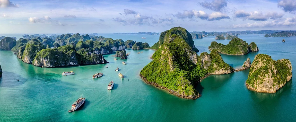 Ha Long Bay - kayaking in Vietnam