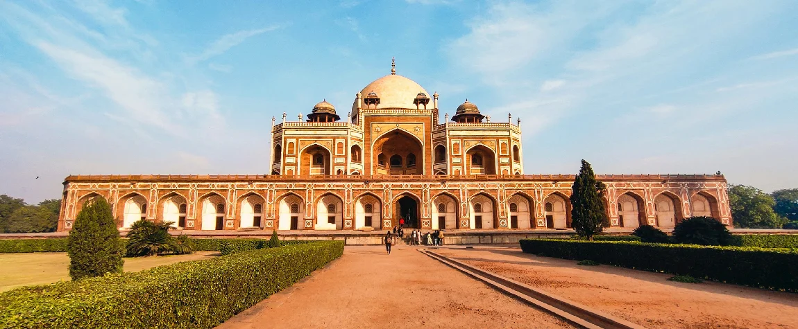 1. Nizamuddin Dargah: A Spiritual Journey - Humayun Tomb