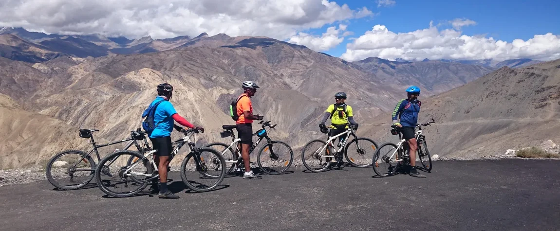 4. Cycling Around the Historical Region - Qutub Minar