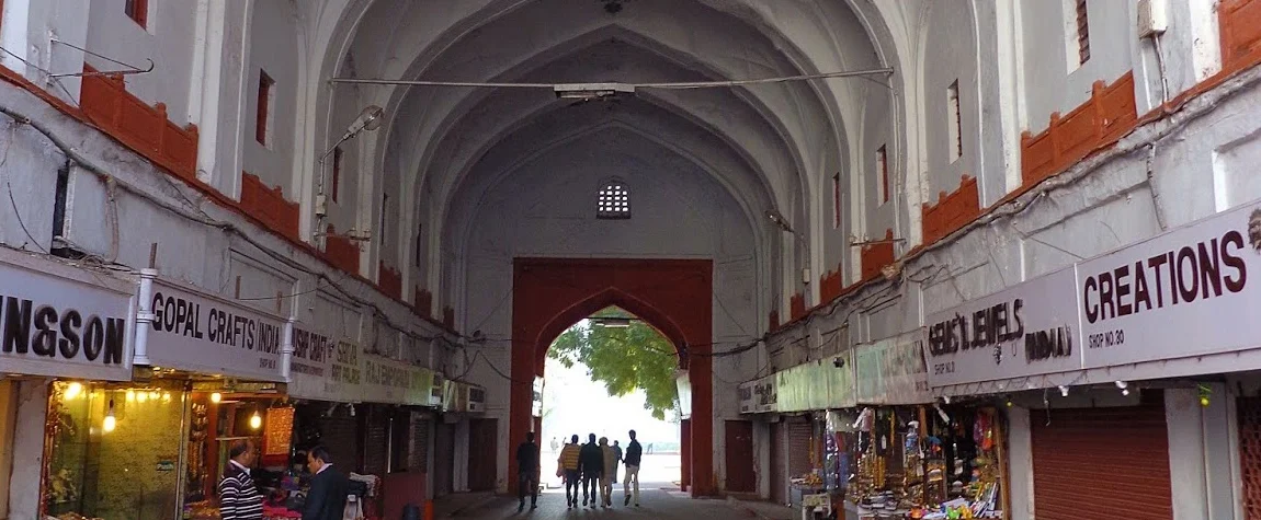 Experience the Bazaar at Chatta Chowk - red fort