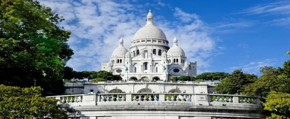 Wander Through Montmartre