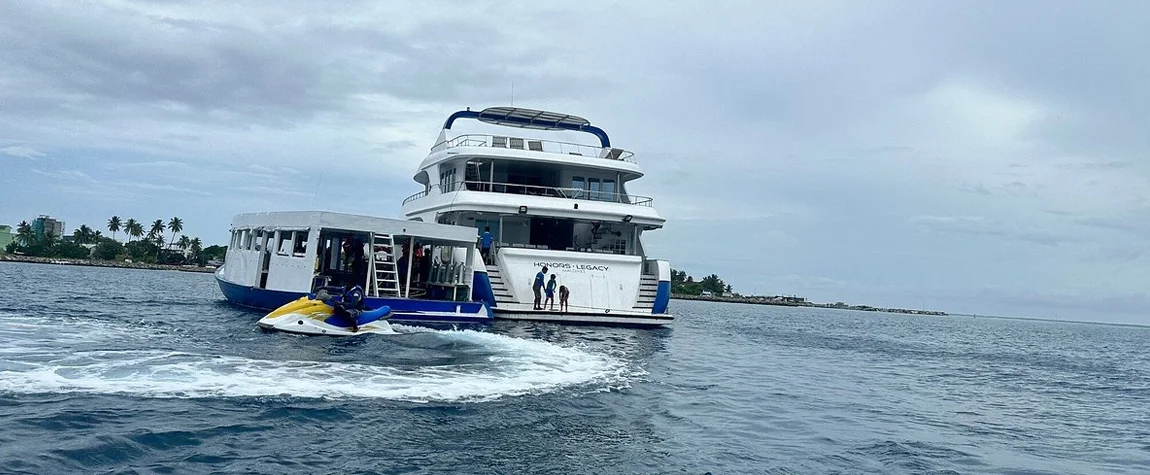  Take a Boat Ride to Hulhumale