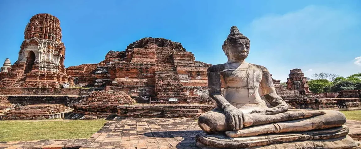 Ayutthaya - Exploring Ancient Ruins