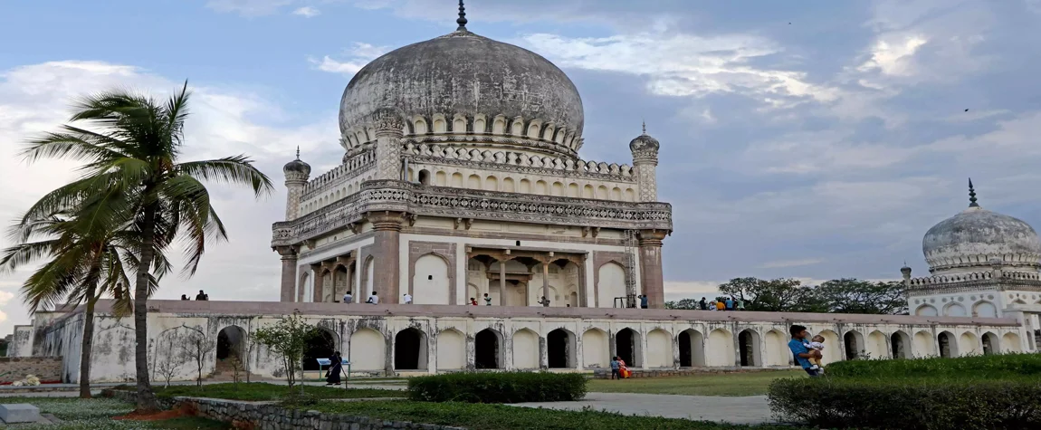 Visit the Golconda Fort Mosque