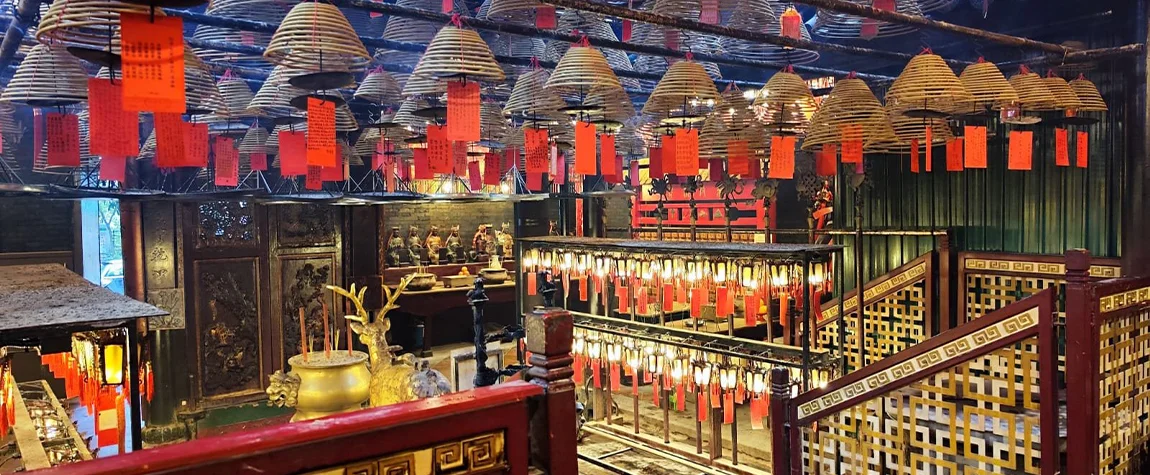 6. Travel to Man Mo Temple – A Brief History of Hong Kong